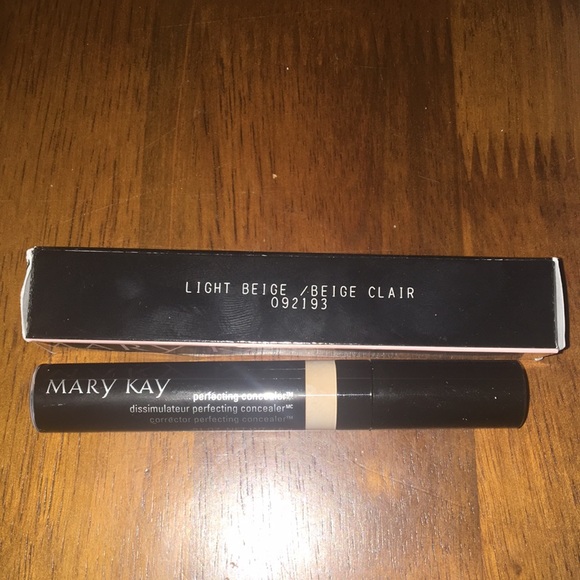 Mary Kay Other - MK Light Beige Perfecting Concealer